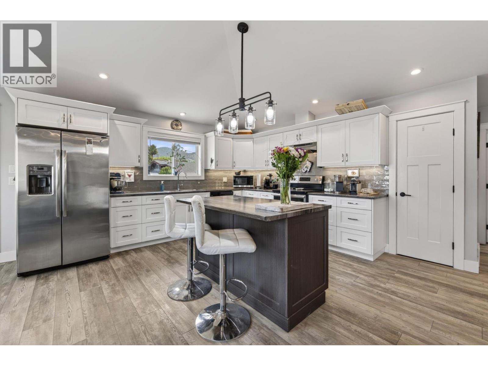 1715 QUILCHENA Avenue - 3