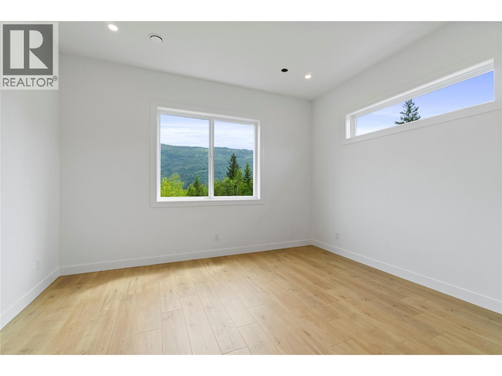 6840 42 Street NE - 16