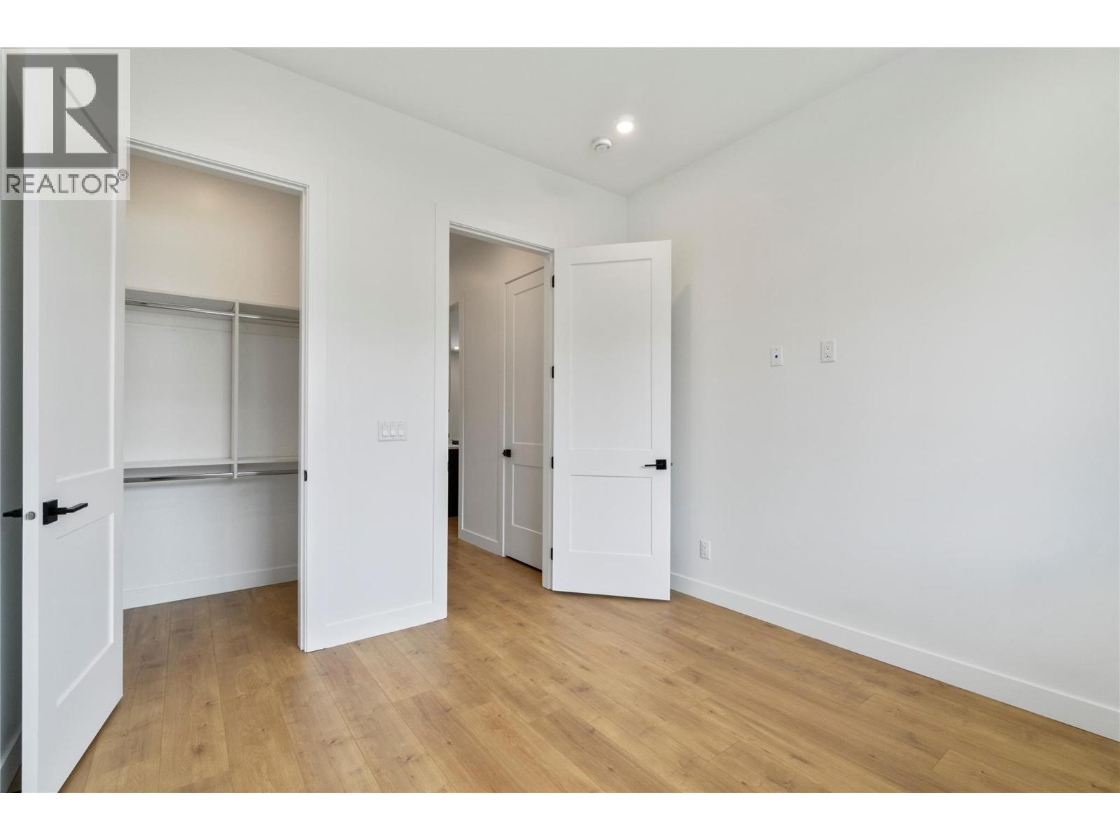 6840 42 Street NE - 28