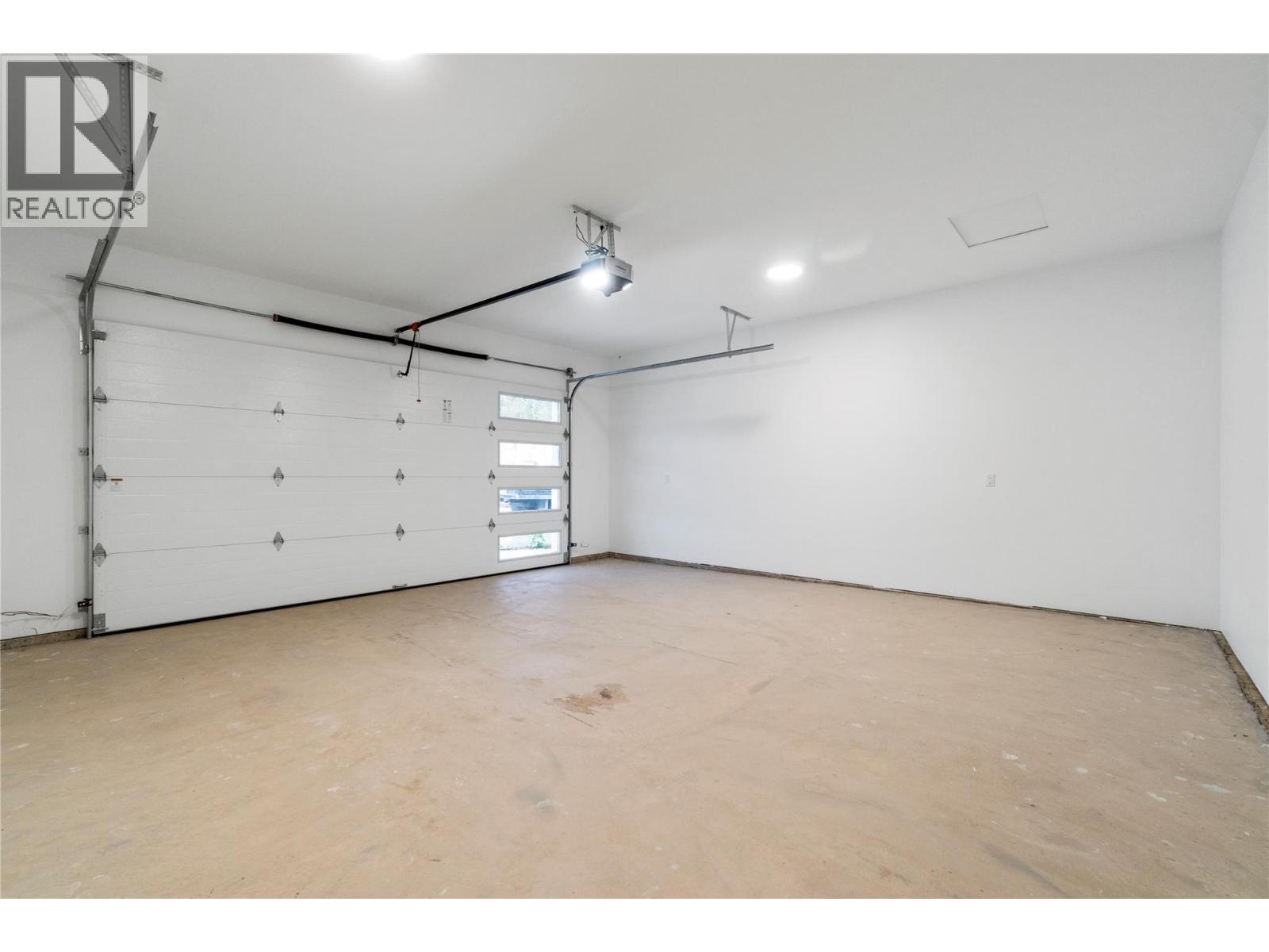 6840 42 Street NE - 34