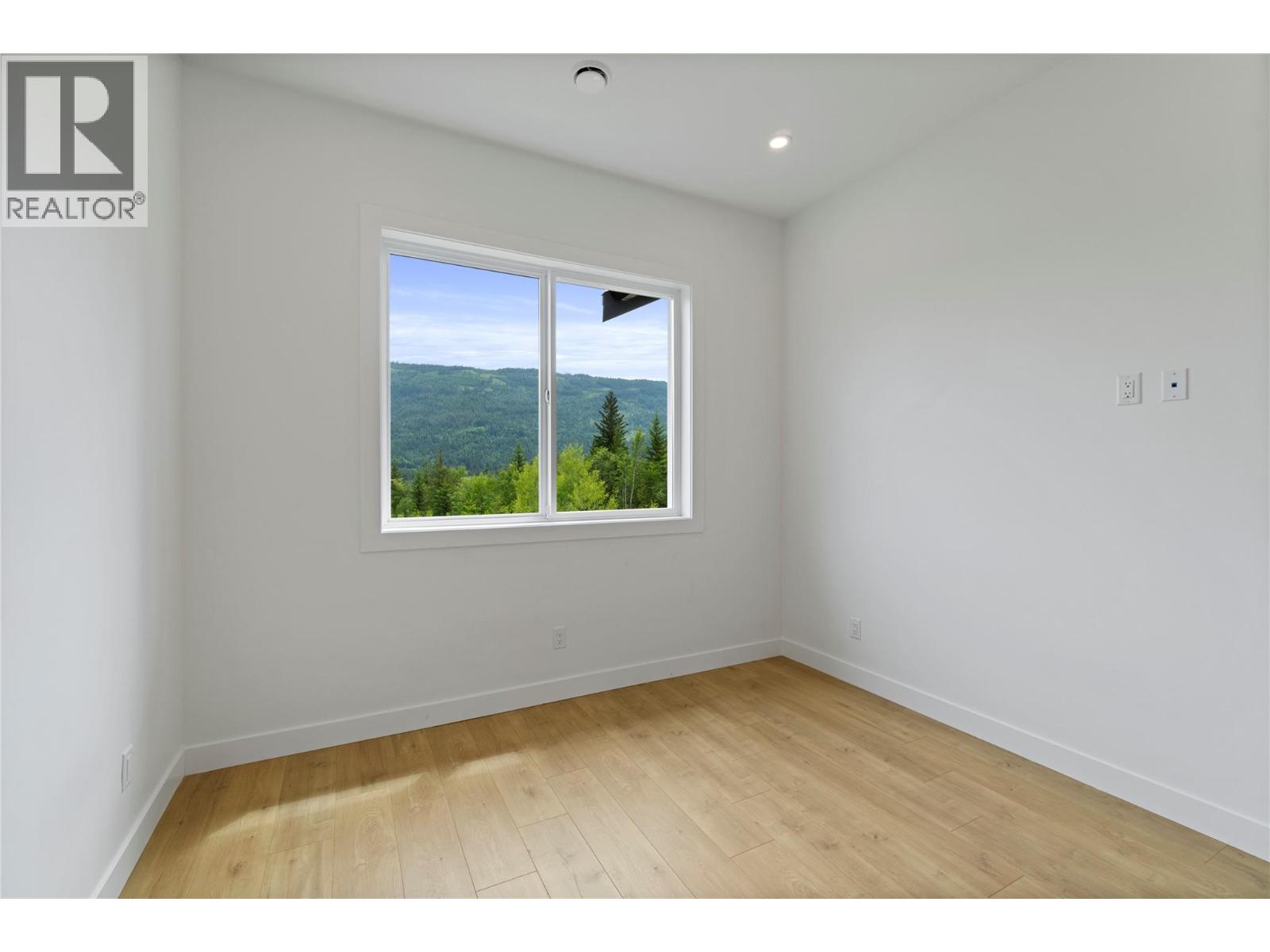 6840 42 Street NE - 32