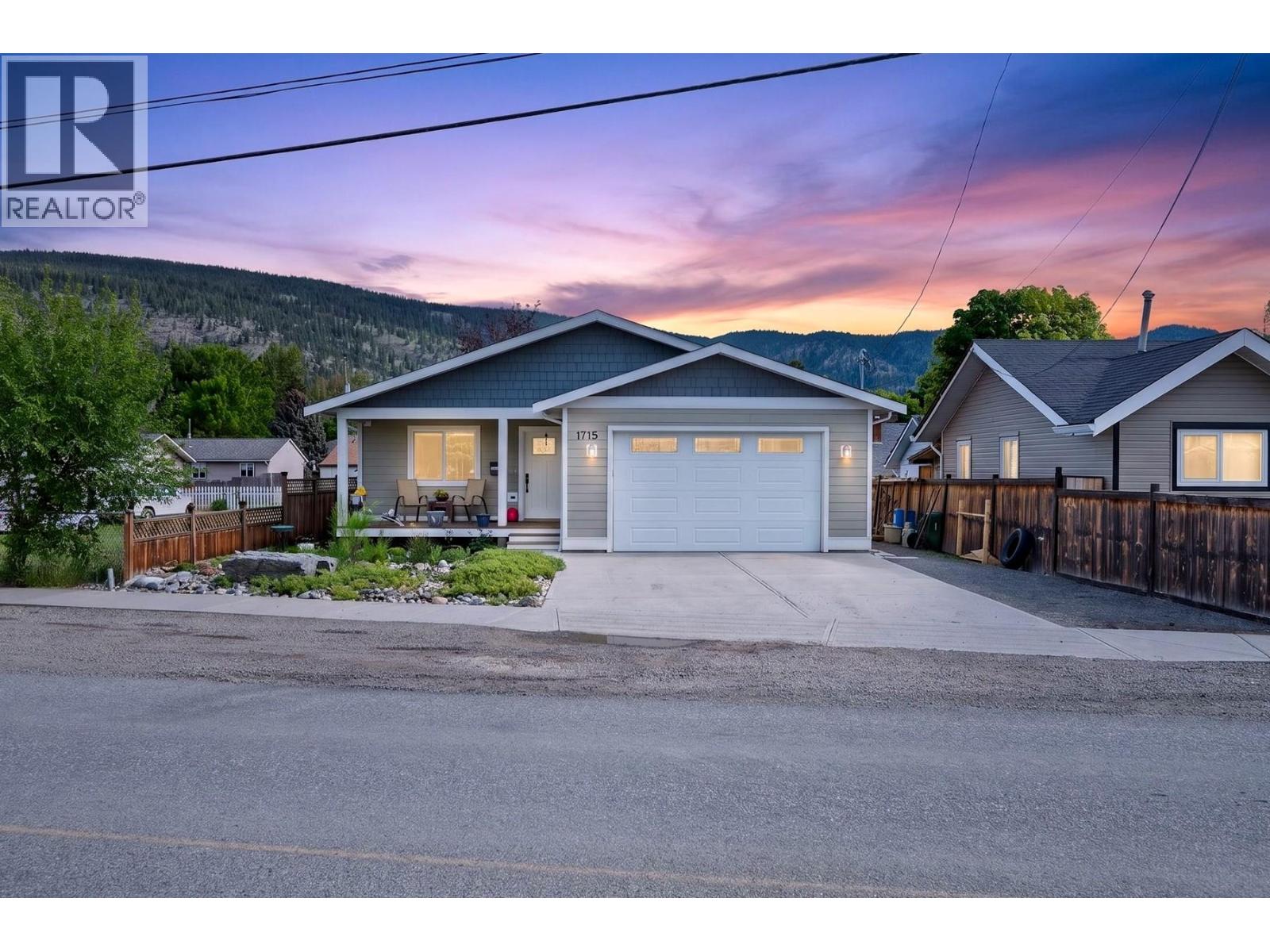 1715 QUILCHENA Avenue - 1