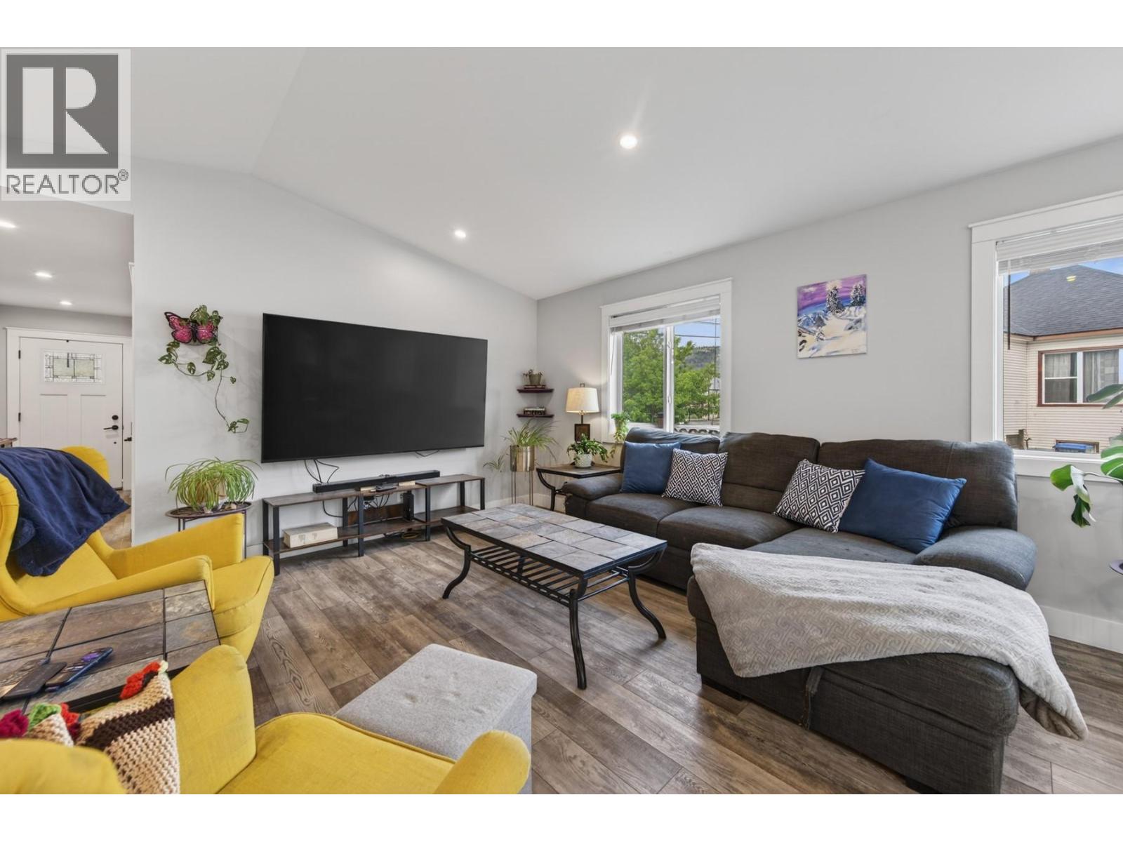 1715 QUILCHENA Avenue - 8