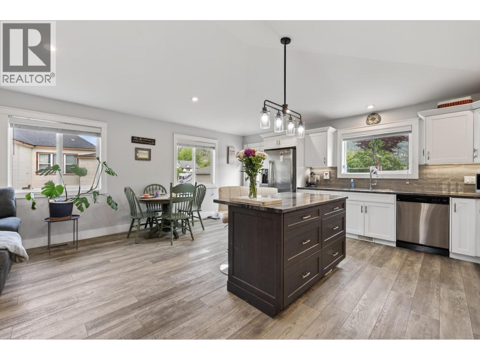 1715 QUILCHENA Avenue - 5