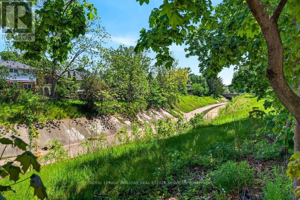 #409 895 MAPLE AVENUE - 34