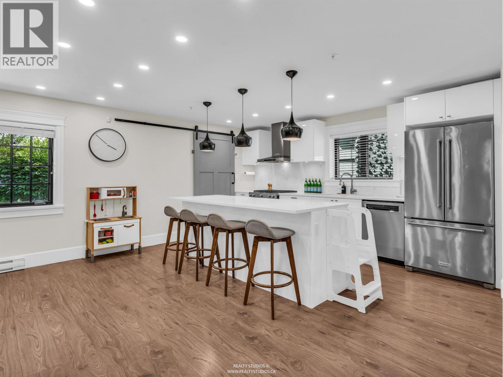 436 LAKEWOOD DRIVE, Vancouver