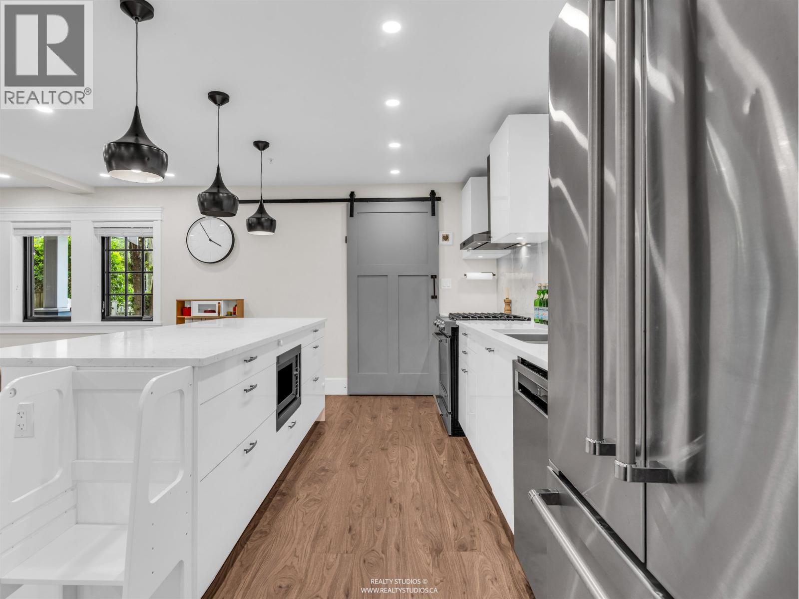 436 LAKEWOOD DRIVE, Vancouver