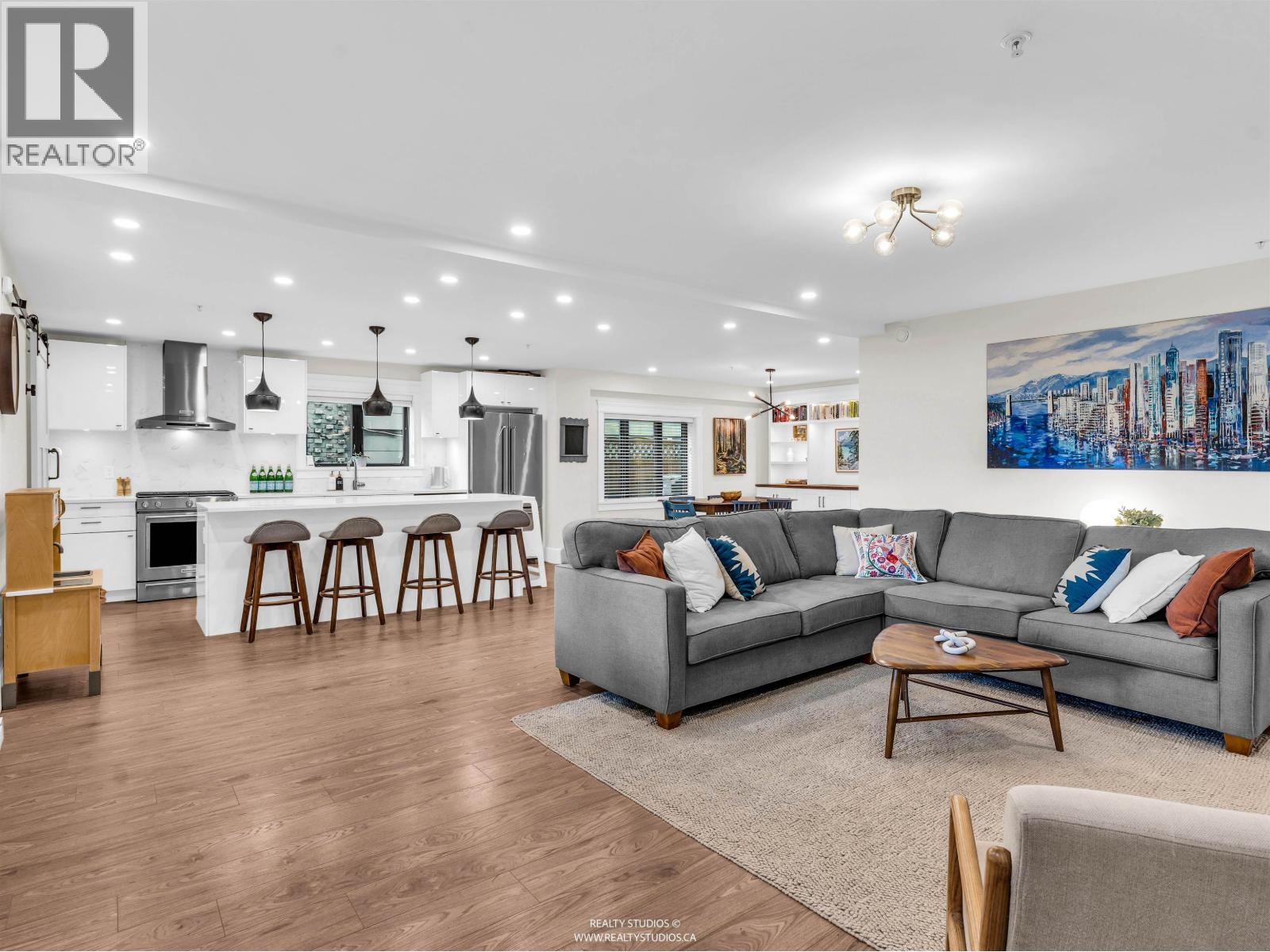 436 LAKEWOOD DRIVE, Vancouver