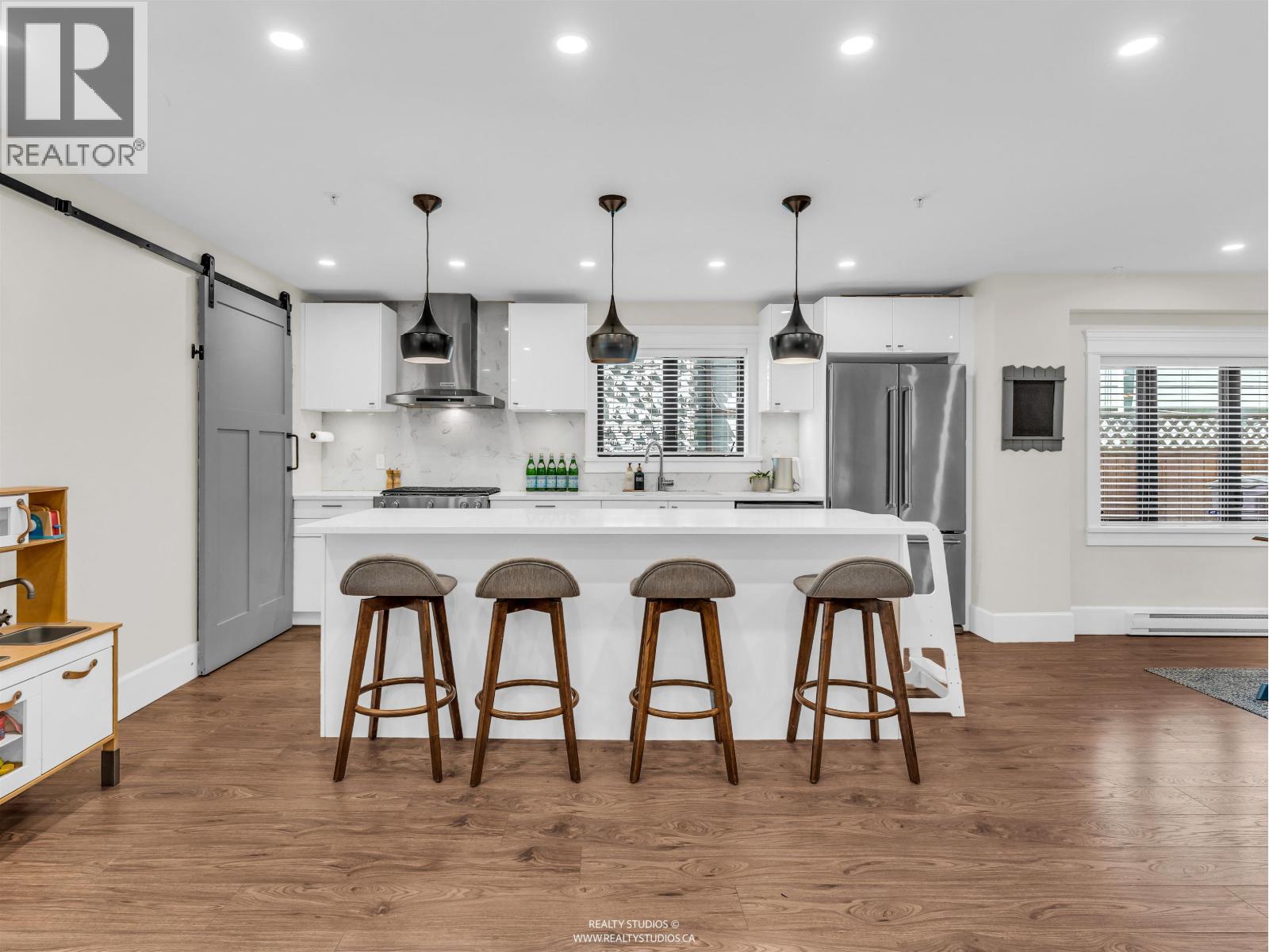 436 LAKEWOOD DRIVE, Vancouver