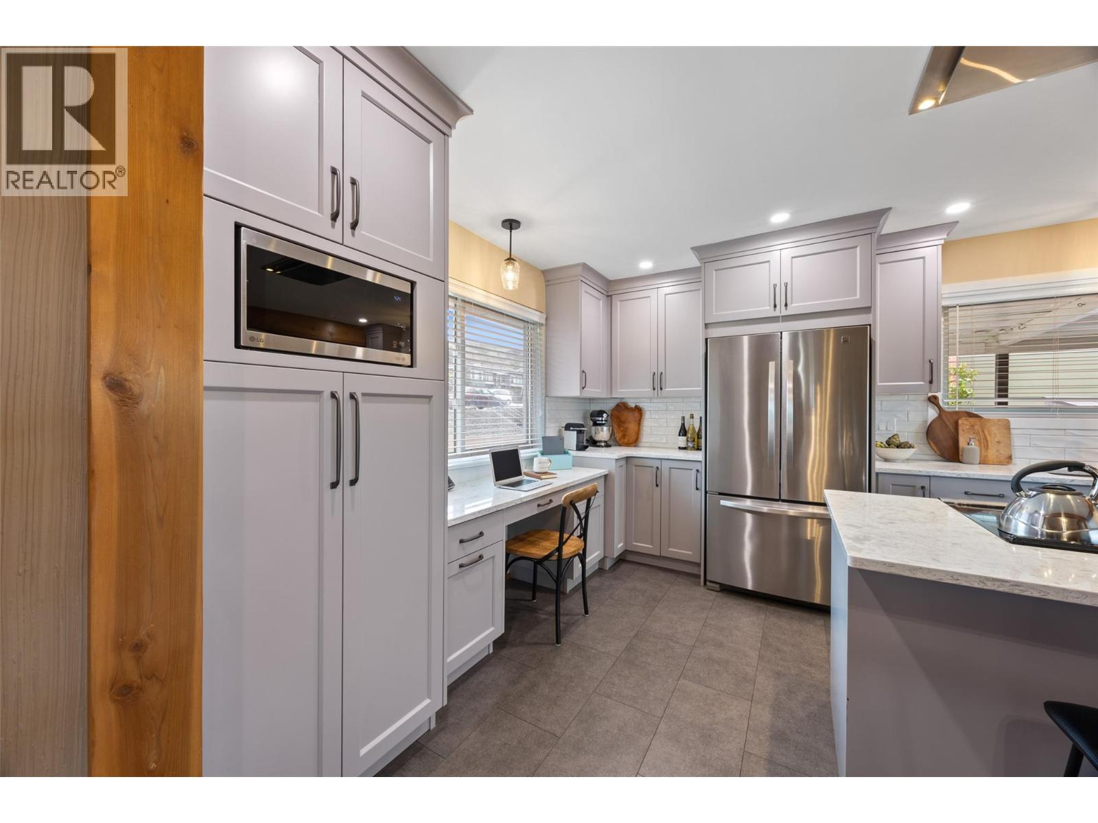 1448 Pine Crescent - 4