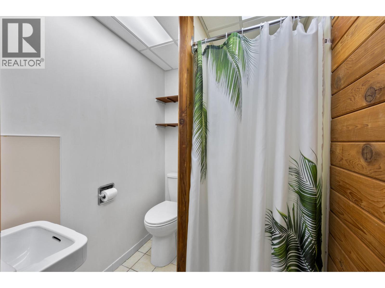 1448 Pine Crescent - 23