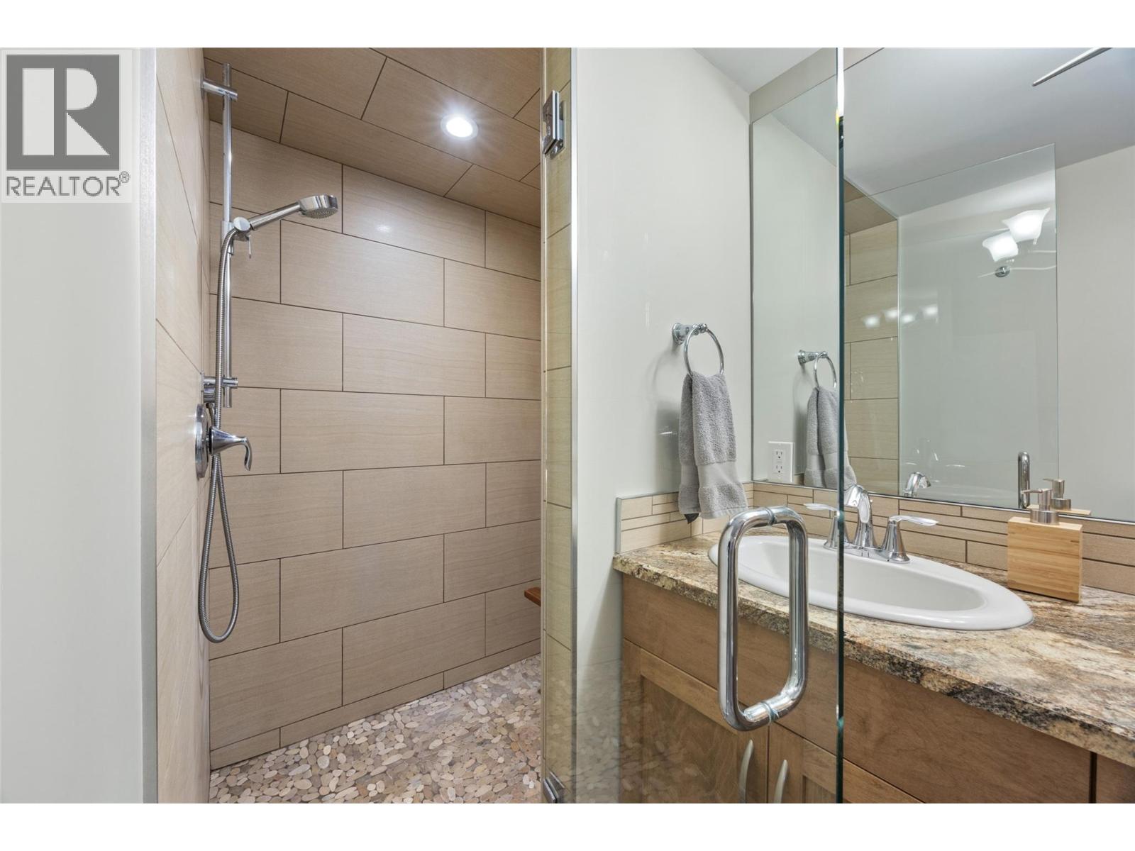 1448 Pine Crescent - 29