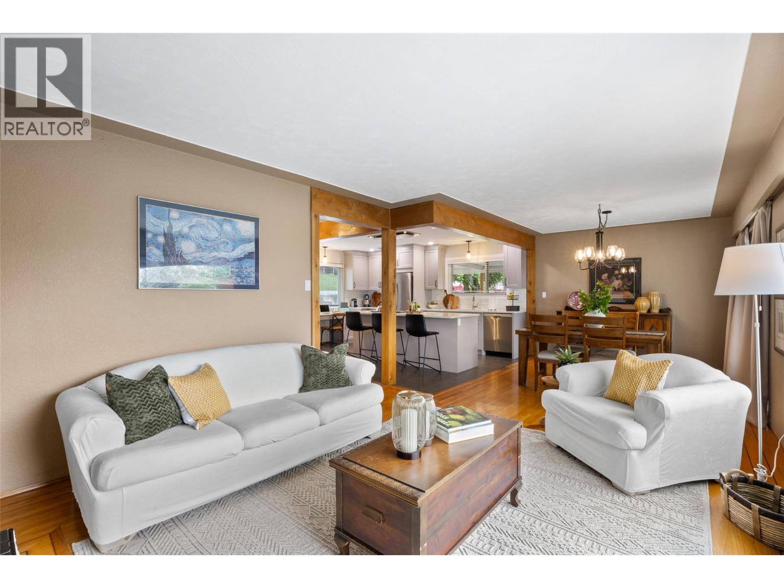 1448 Pine Crescent - 10