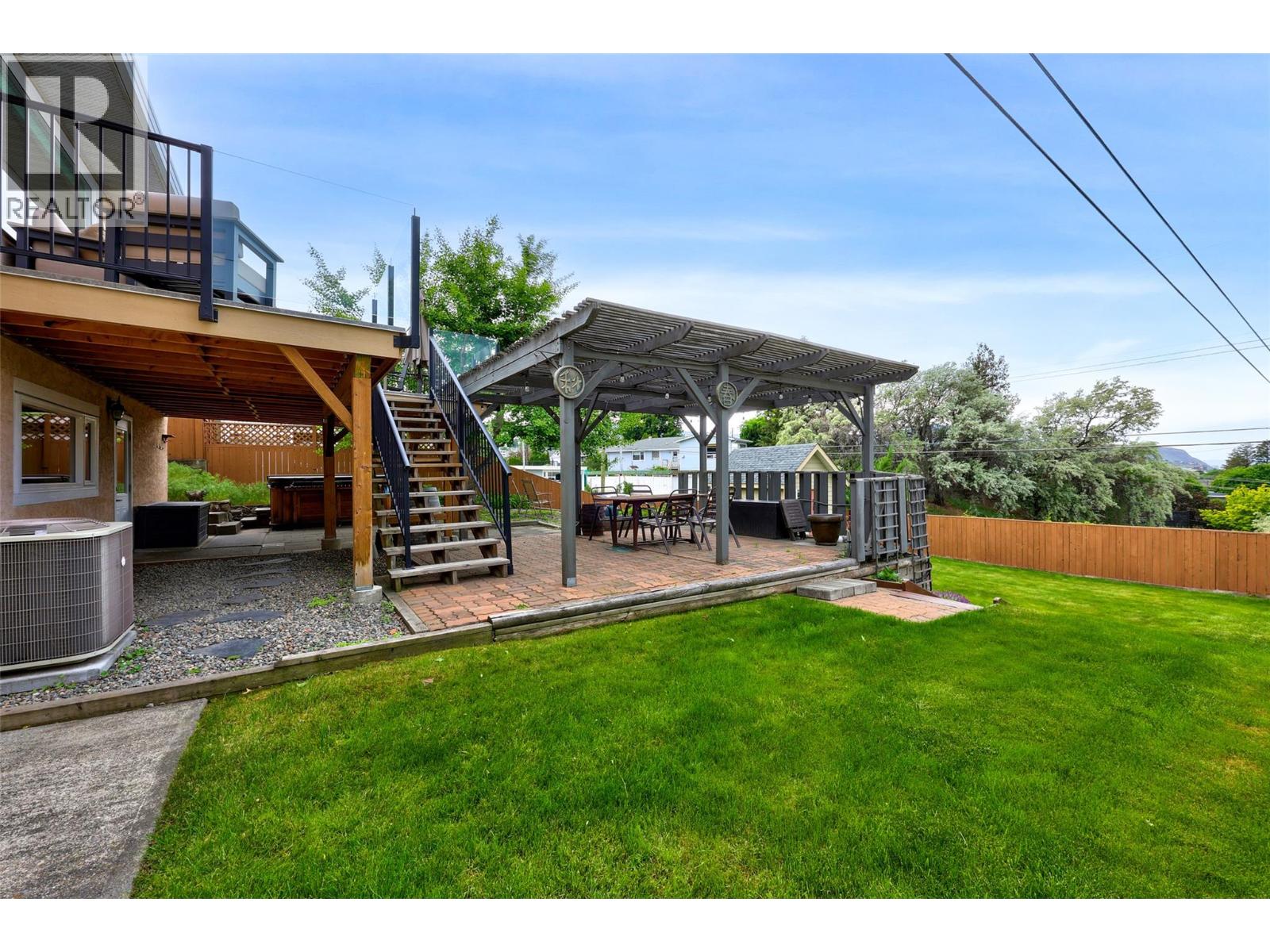 1448 Pine Crescent - 35