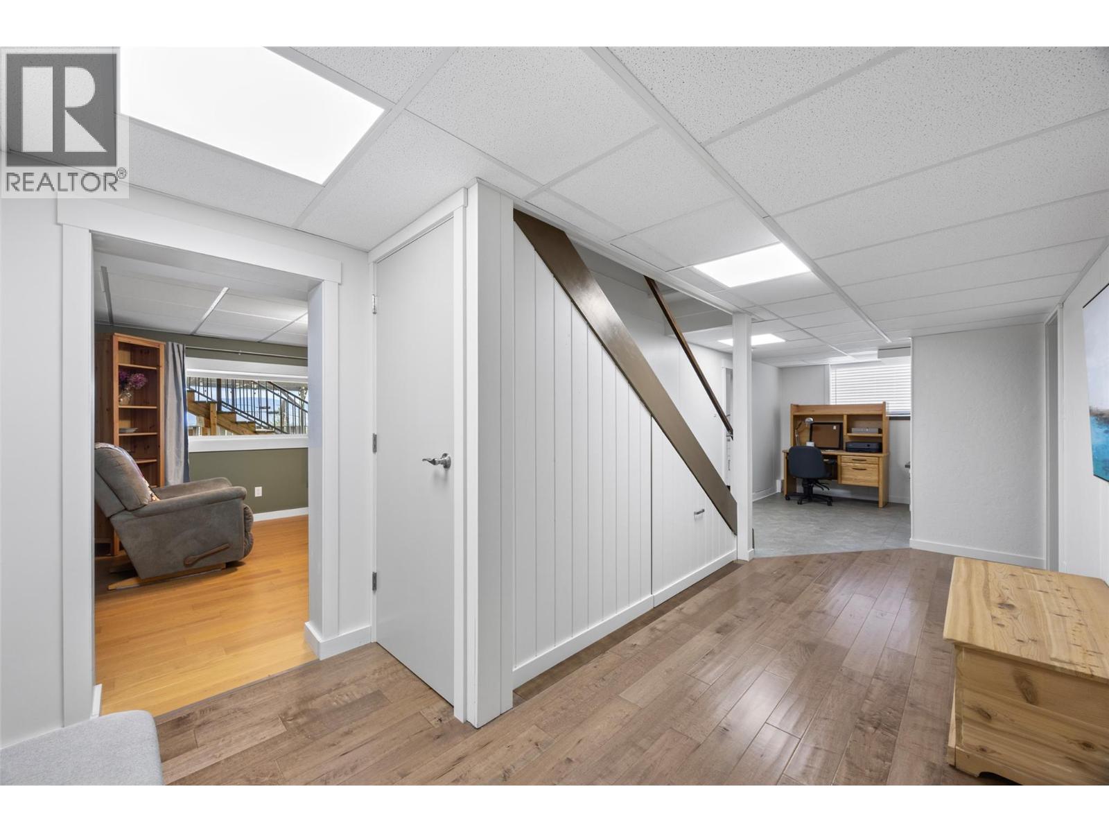 1448 Pine Crescent - 25