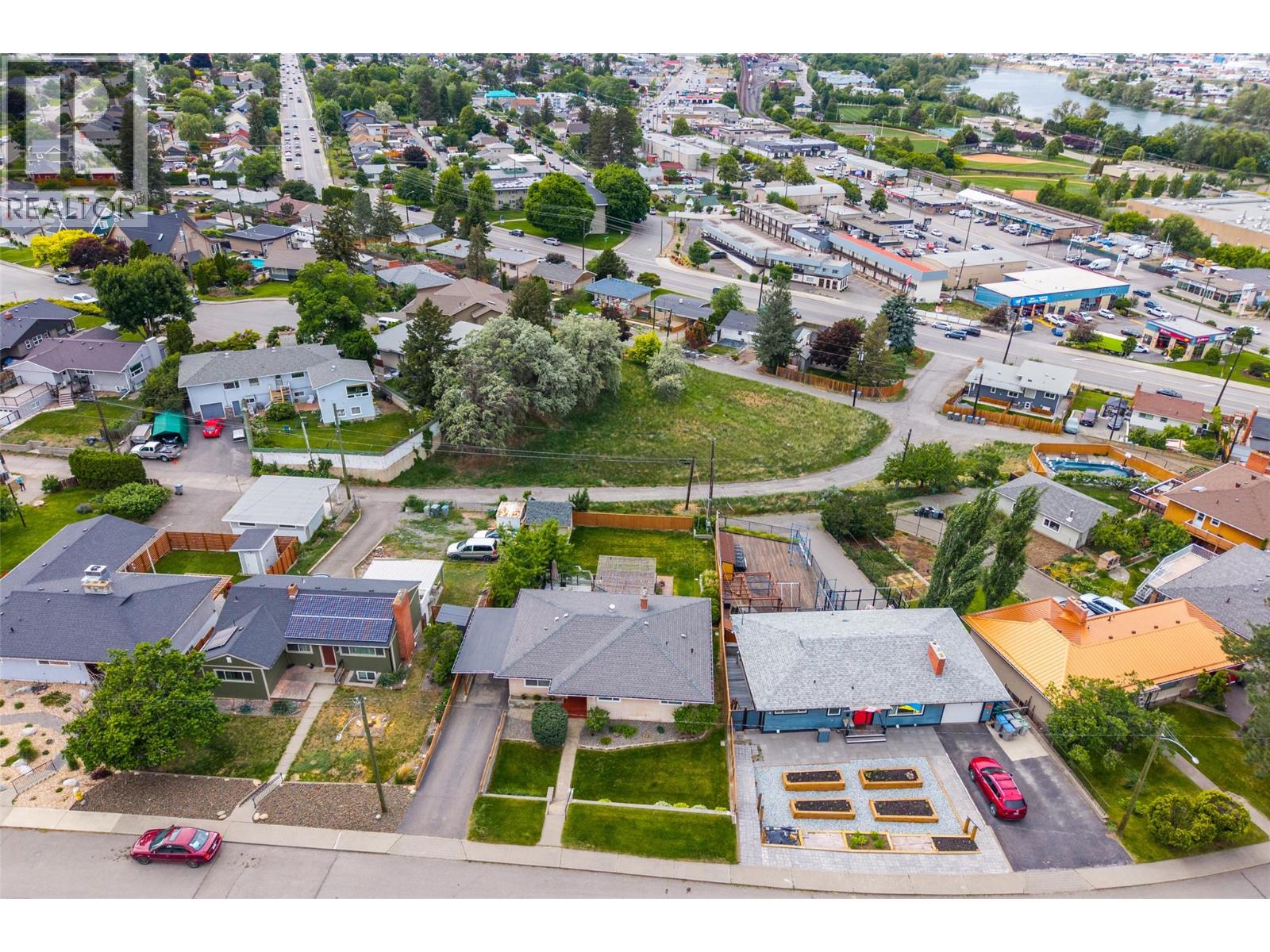 1448 Pine Crescent - 57