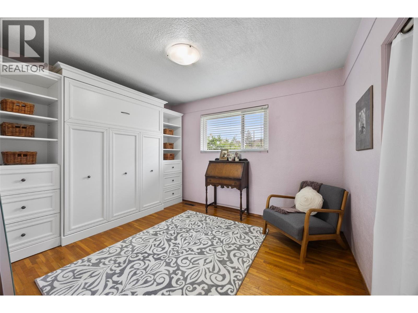 1448 Pine Crescent - 18