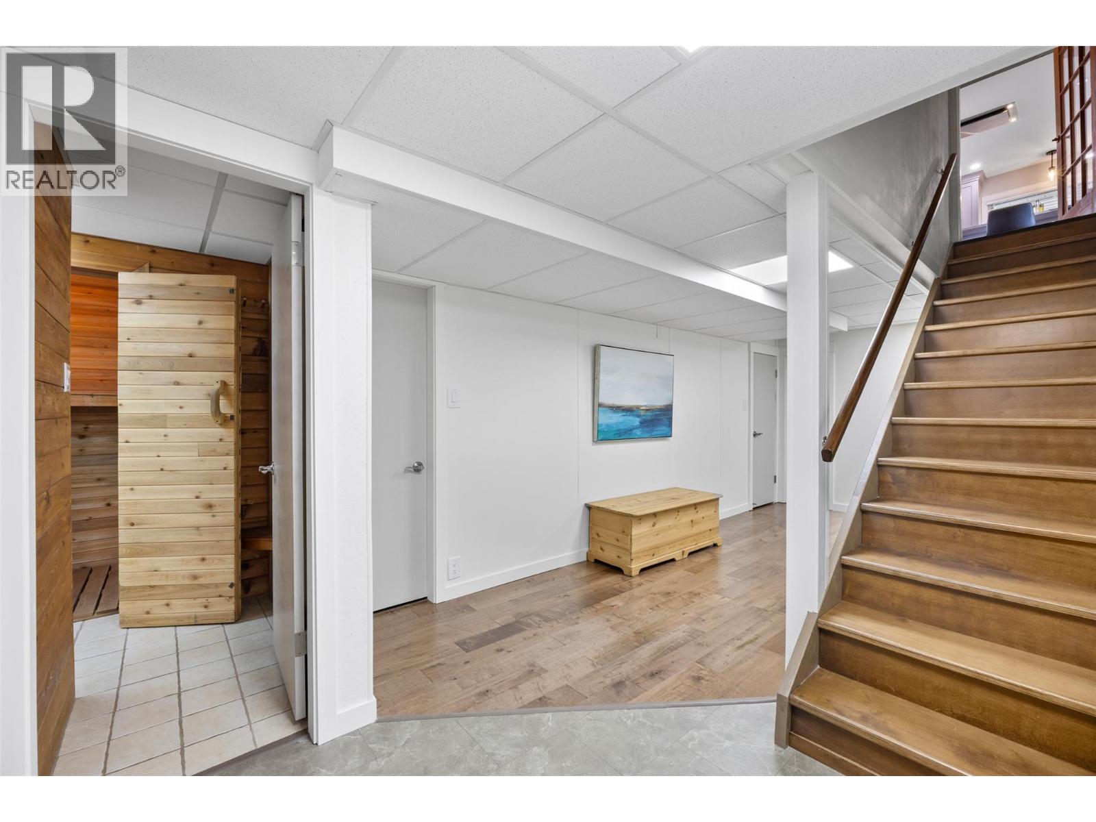 1448 Pine Crescent - 20