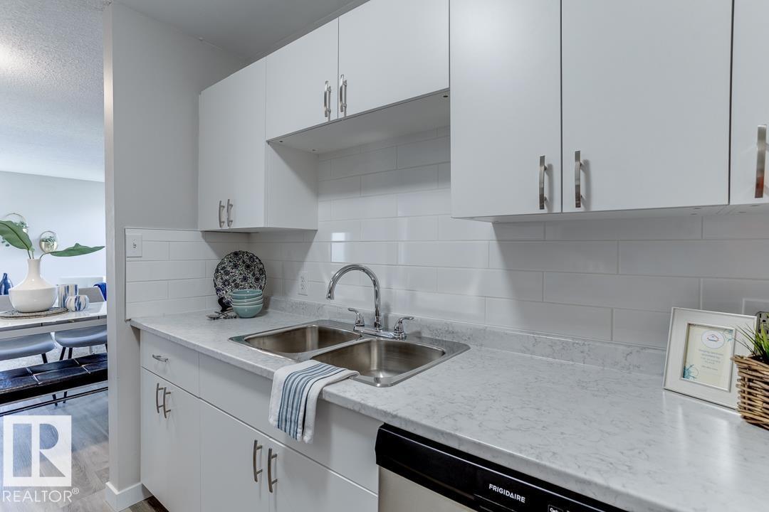 7032 MILL WOODS RD NW - 31