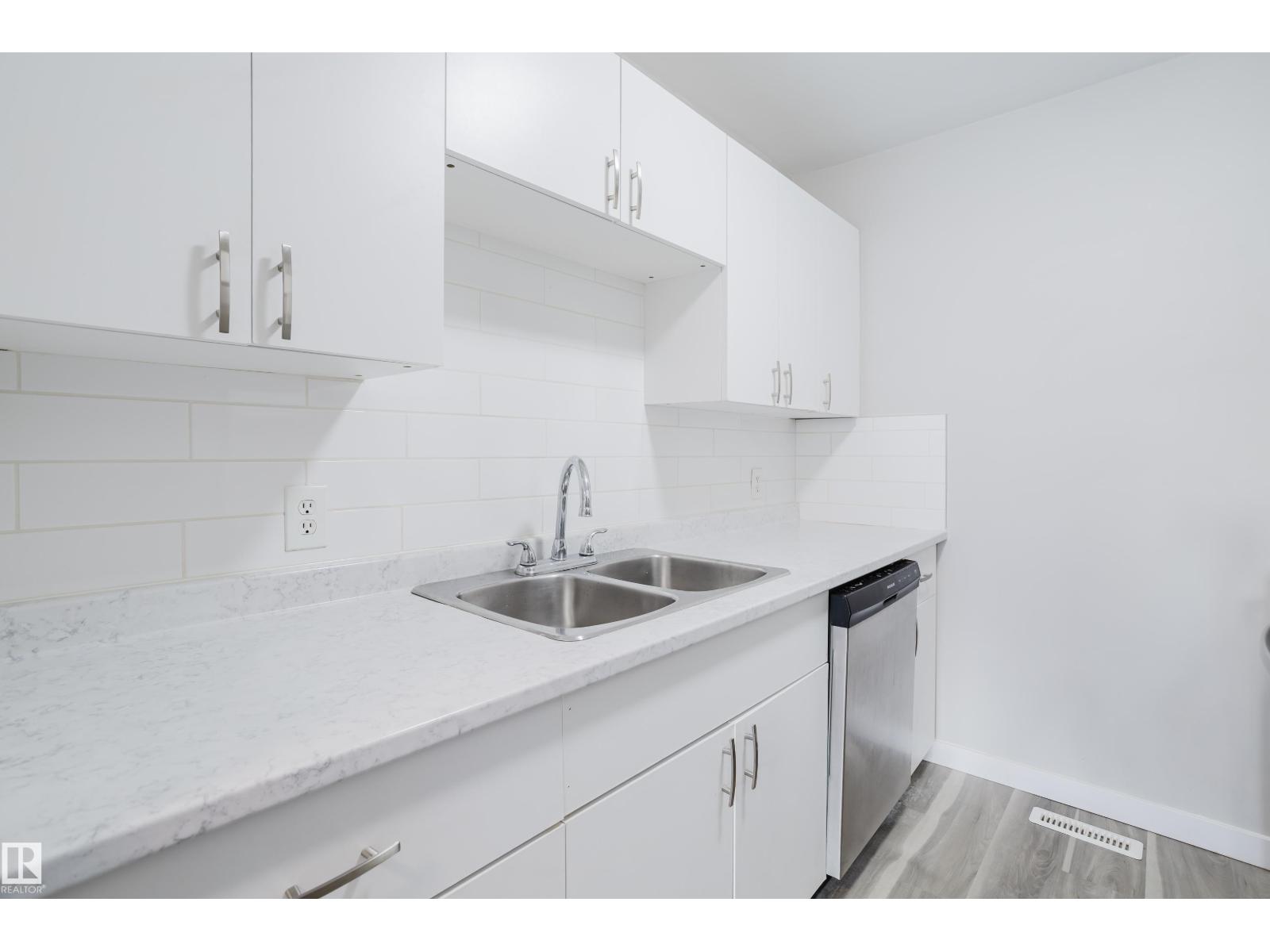 7032 MILL WOODS RD NW - 26
