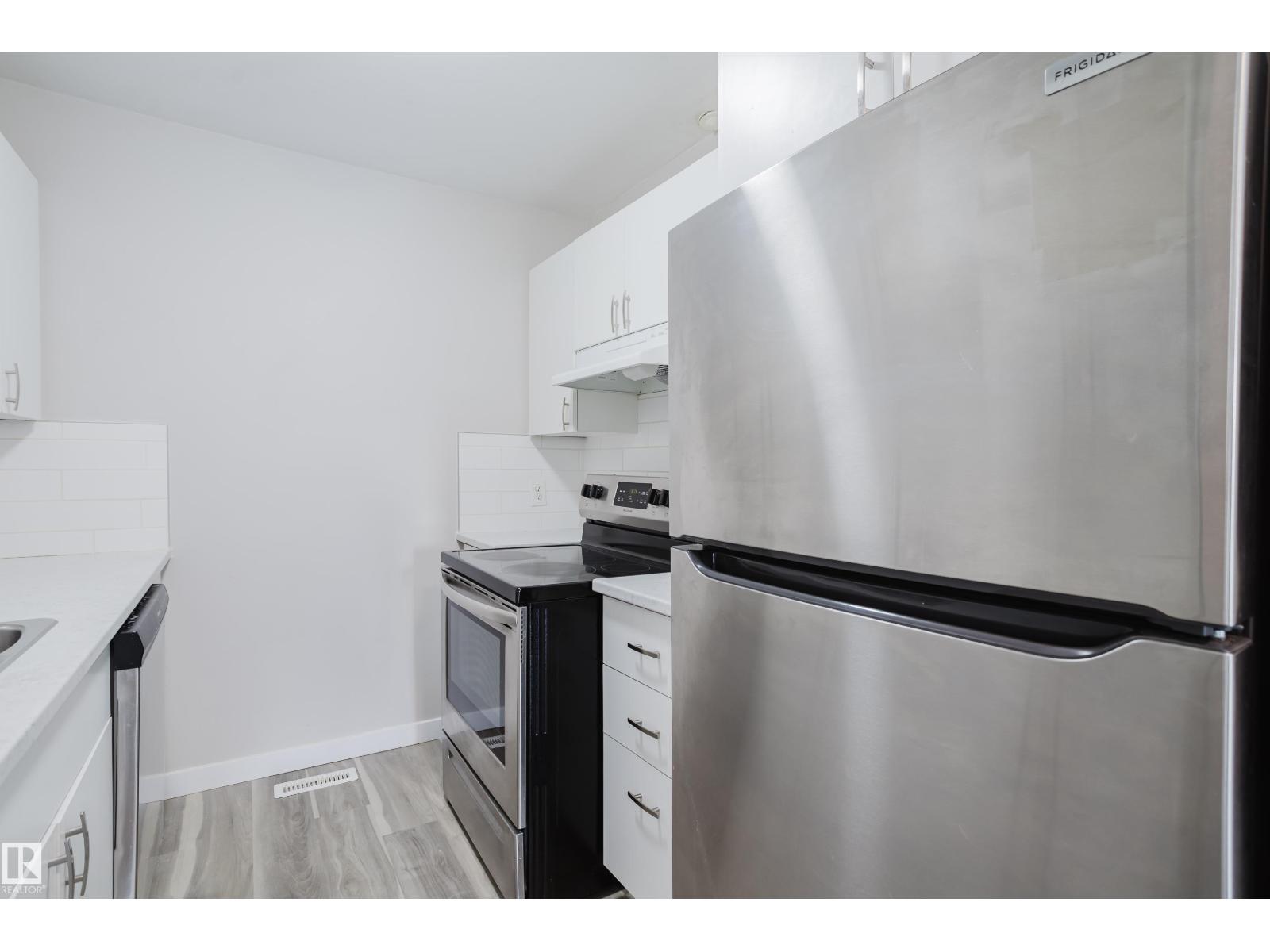 7032 MILL WOODS RD NW - 25