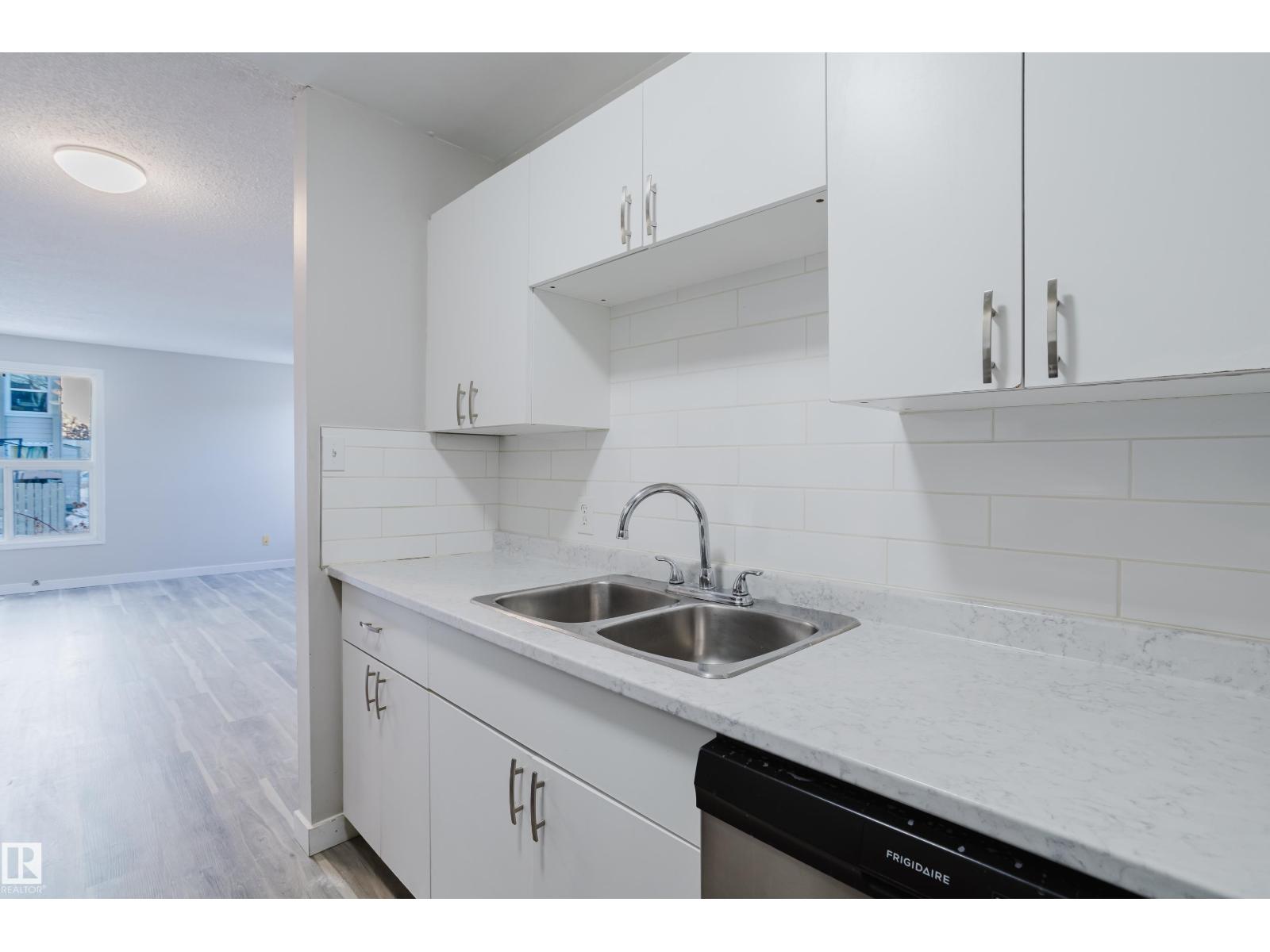 7032 MILL WOODS RD NW - 28