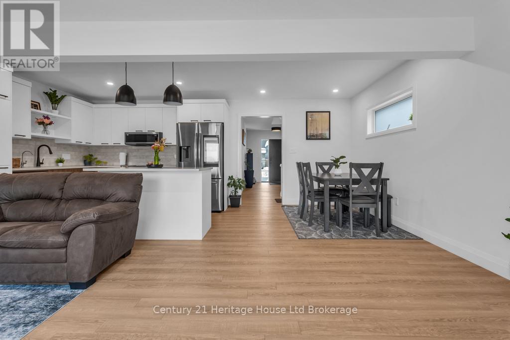 3-bedroom home for sale at 33 MARTIN STREET, Tillsonburg ON · photo 11 of 42