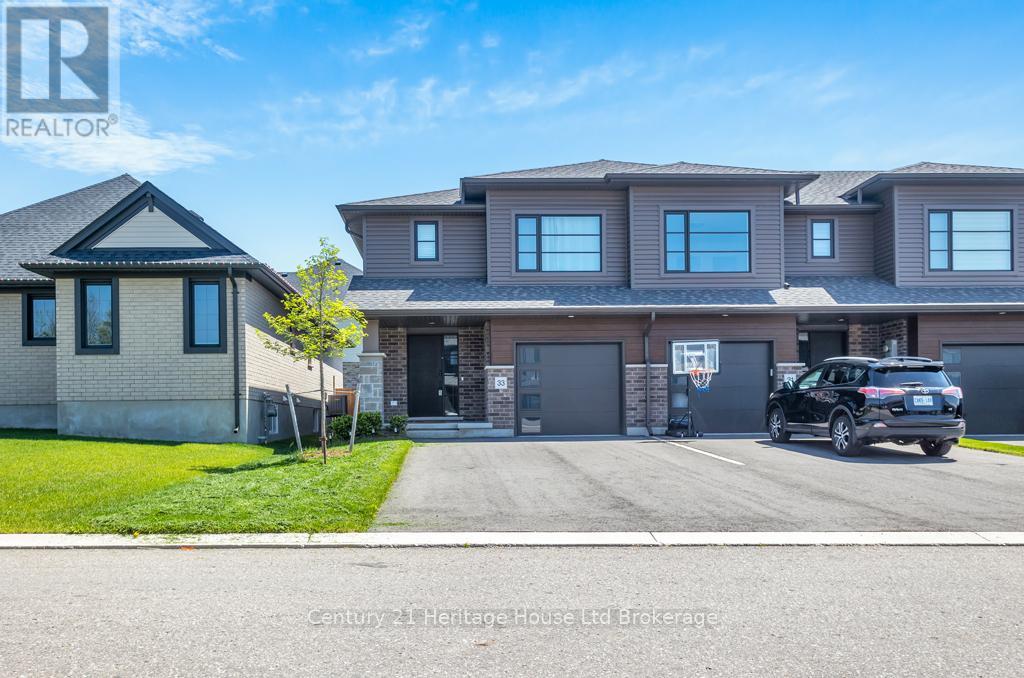 3-bedroom home for sale at 33 MARTIN STREET, Tillsonburg ON · photo 3 of 42