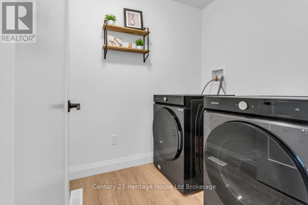 3-bedroom home for sale at 33 MARTIN STREET, Tillsonburg ON · photo 33 of 42