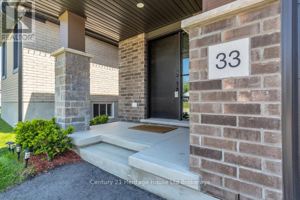 3-bedroom home for sale at 33 MARTIN STREET, Tillsonburg ON · photo 39 of 42
