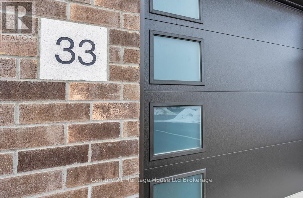 3-bedroom home for sale at 33 MARTIN STREET, Tillsonburg ON · photo 4 of 42