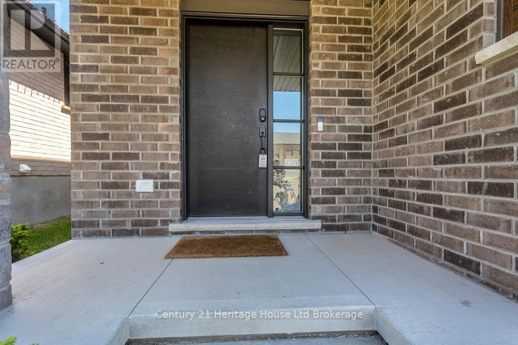 3-bedroom home for sale at 33 MARTIN STREET, Tillsonburg ON · photo 5 of 42