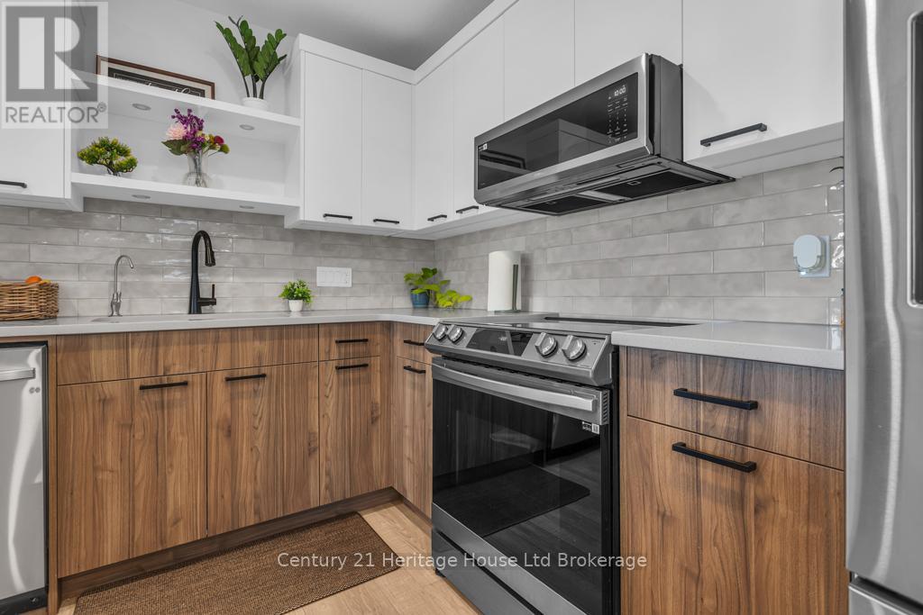 3-bedroom home for sale at 33 MARTIN STREET, Tillsonburg ON · photo 8 of 42
