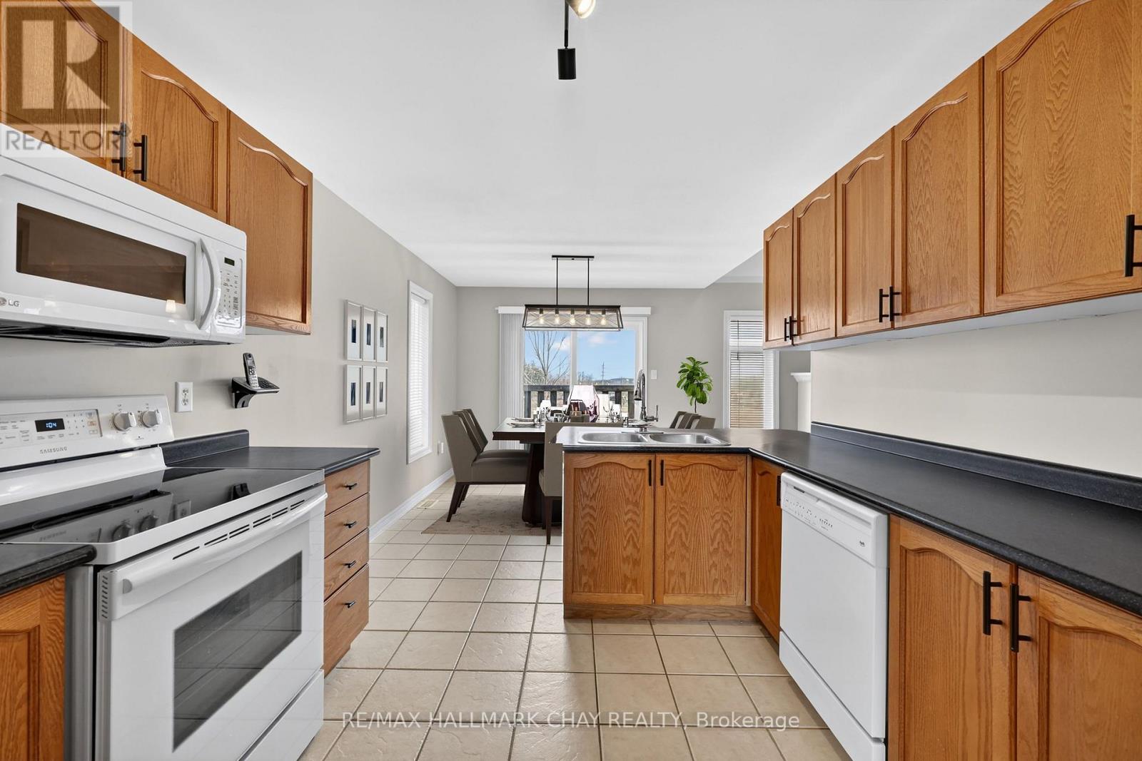 3198 BASS LAKE SIDE ROAD E - 9