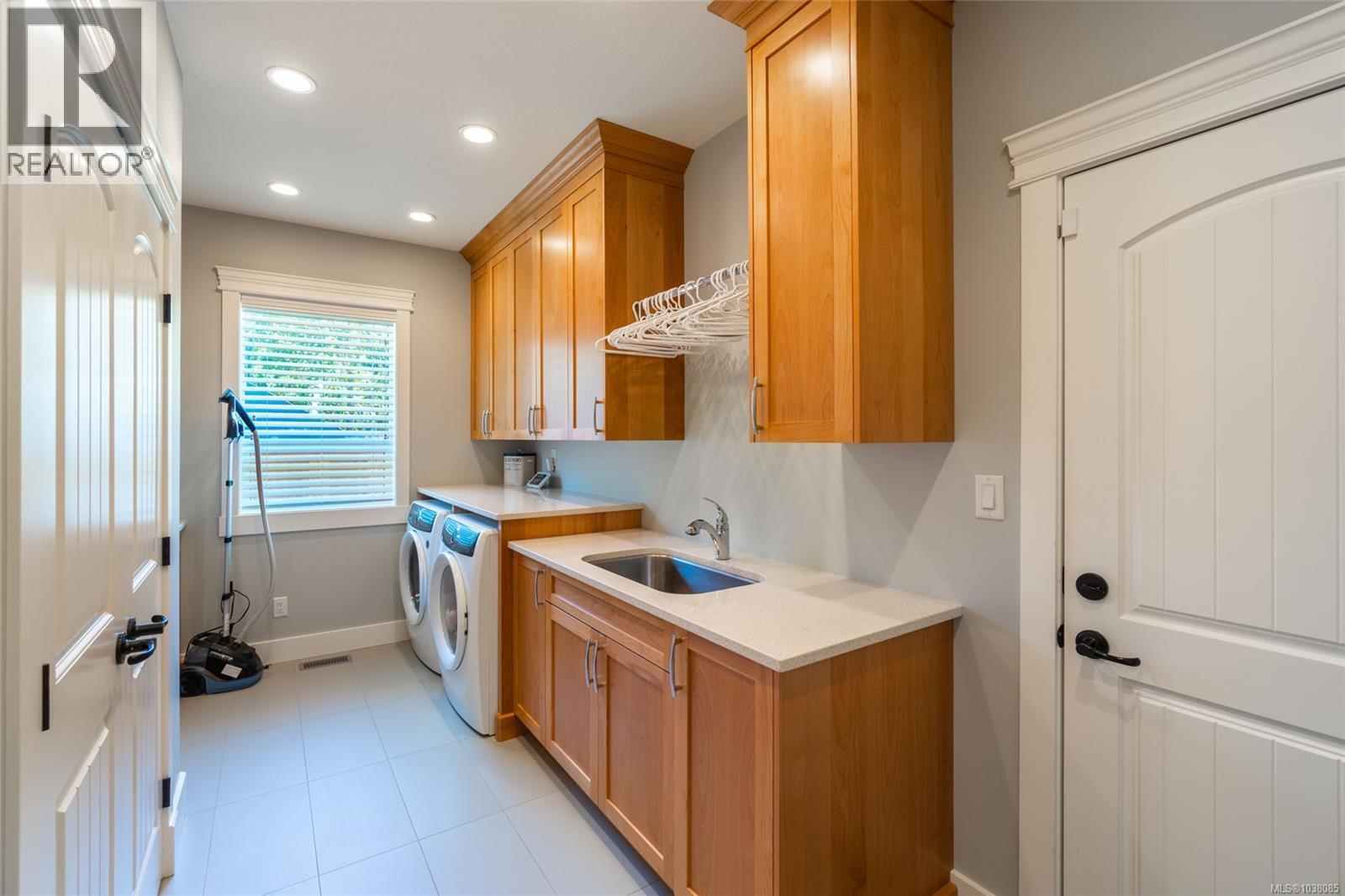 3329 Dolphin Dr - 23