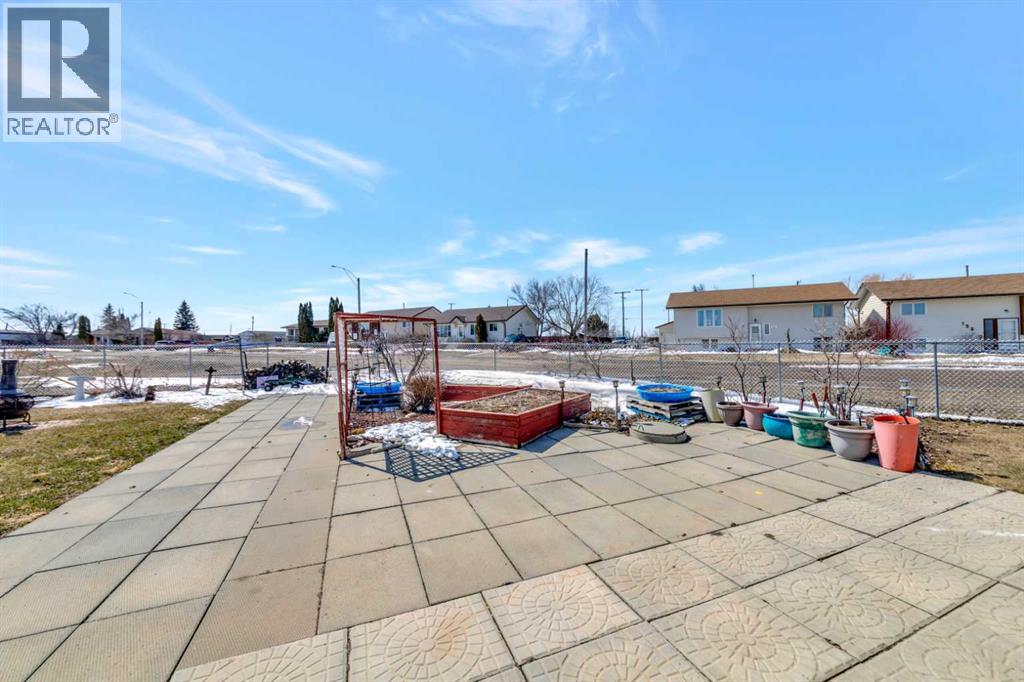 117 2 Avenue W — photo 22