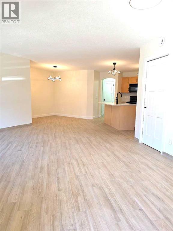 #104 4 Everridge Square SW - 5