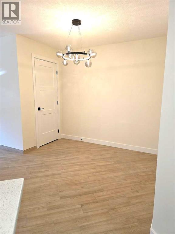 #104 4 Everridge Square SW - 11