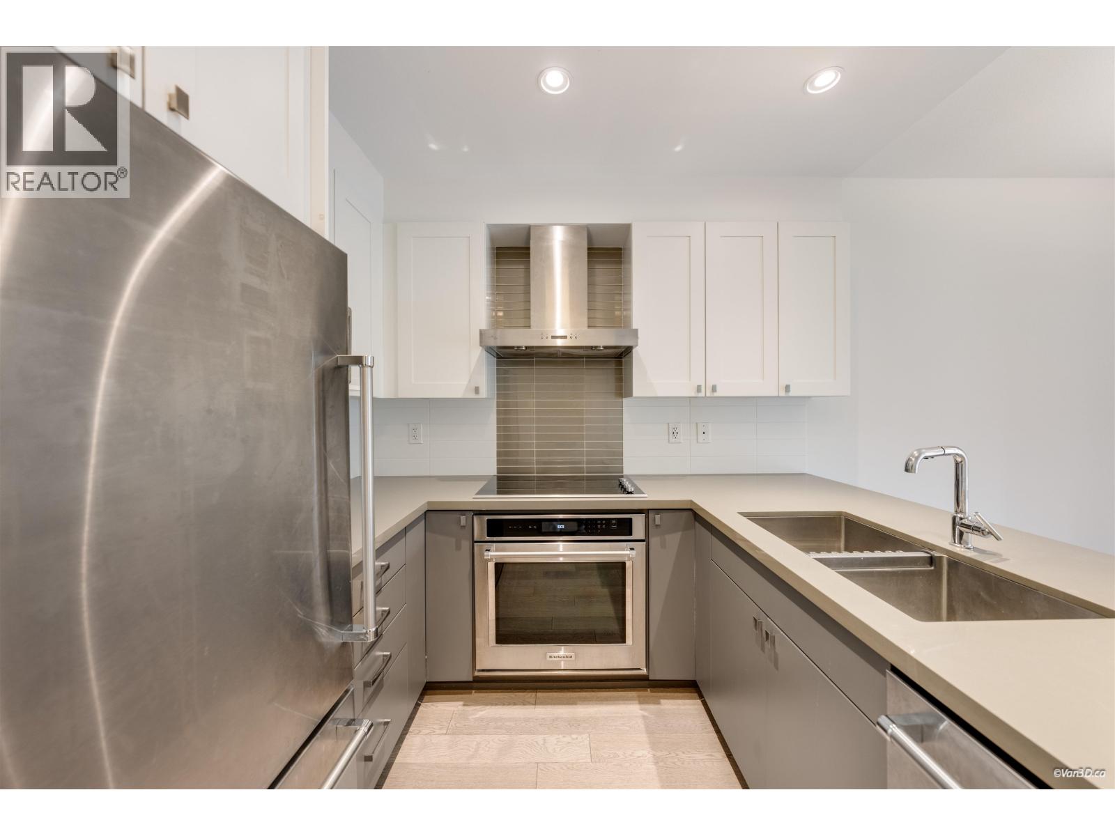 411 3399 NOEL DRIVE, Burnaby