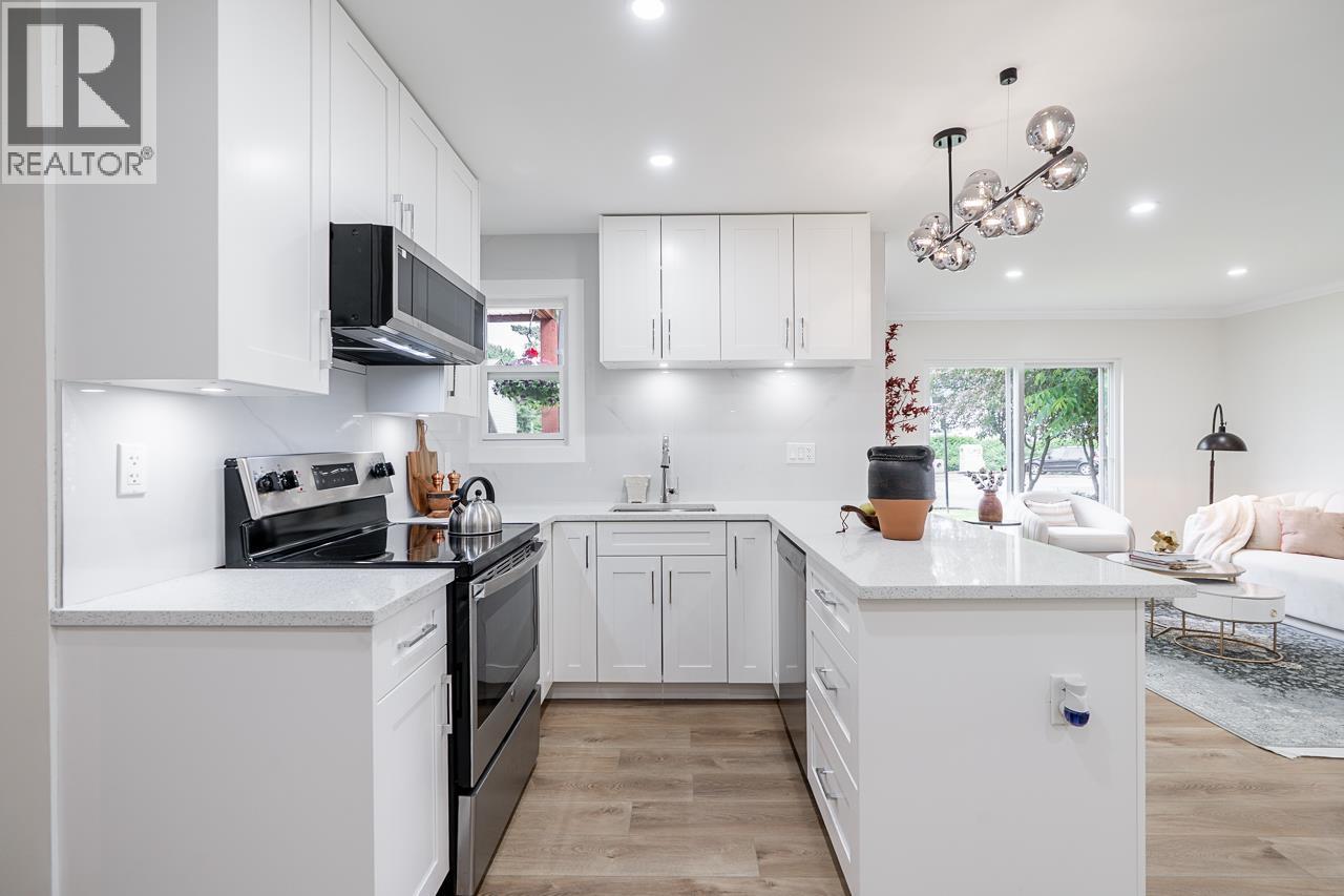2520 GORDON AVENUE, Port Coquitlam
