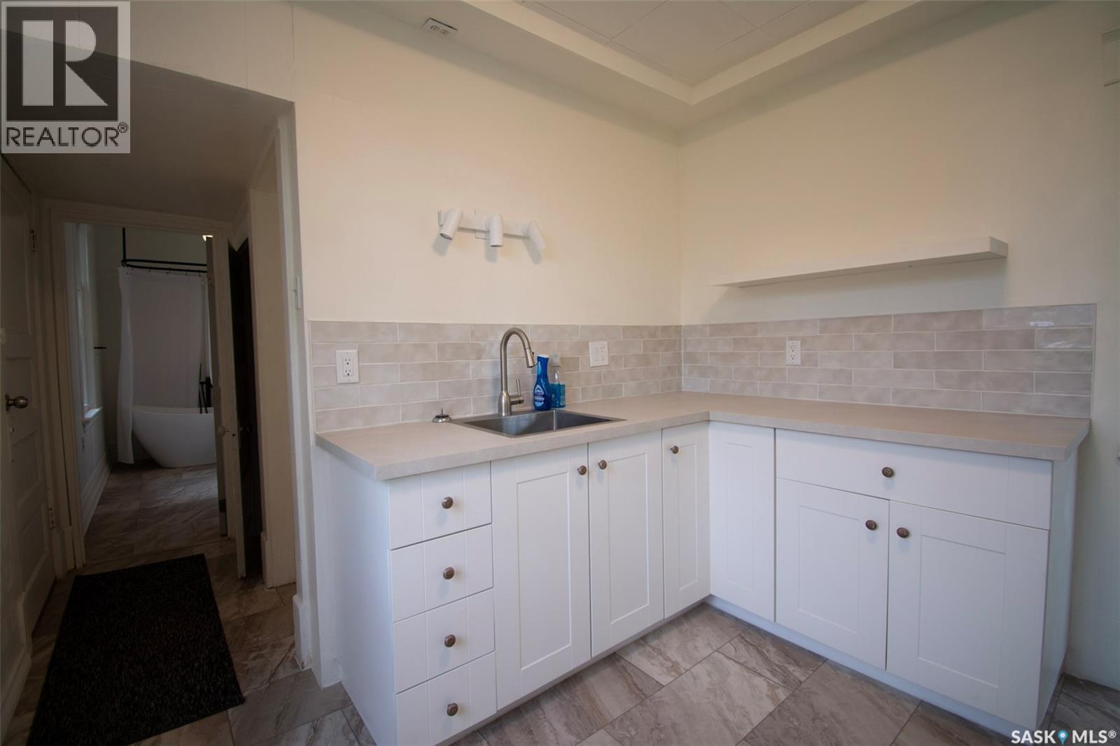 760 James STREET N - 14