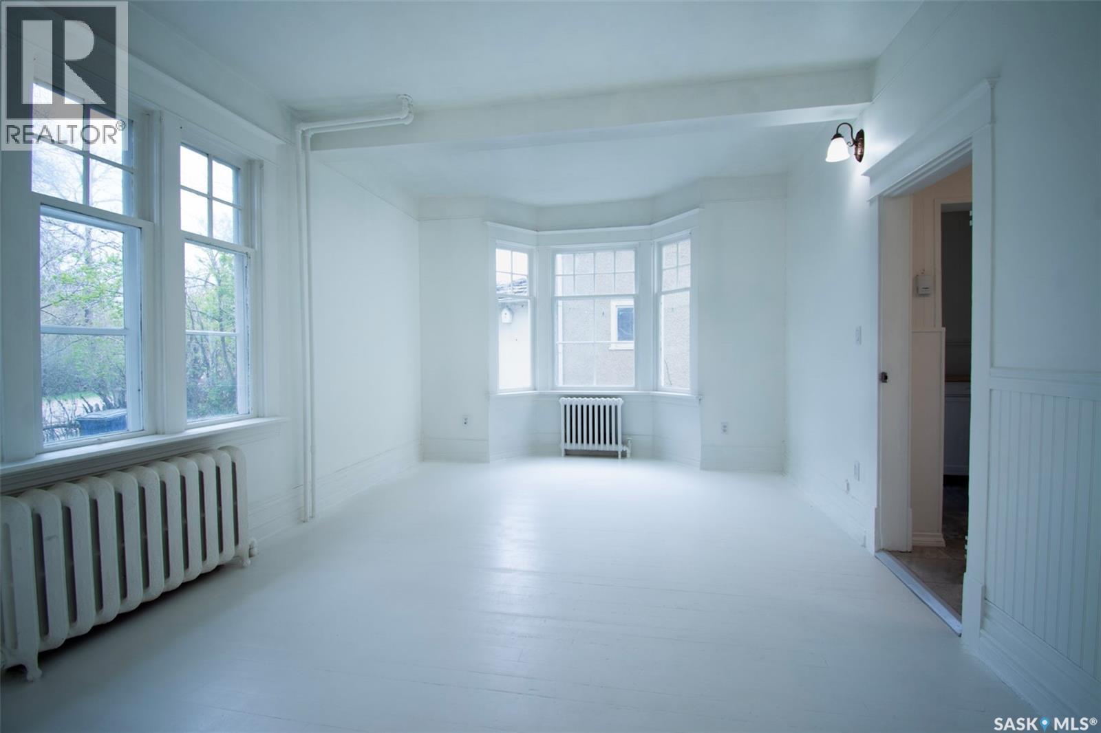 760 James STREET N - 12