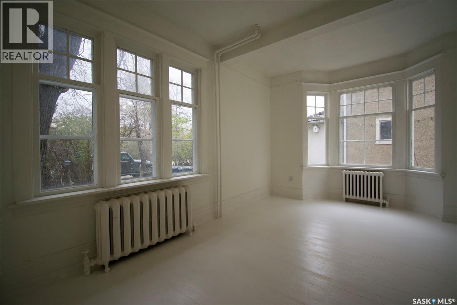 760 James STREET N - 10