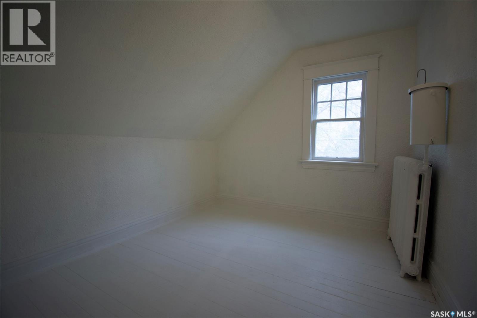 760 James STREET N - 43