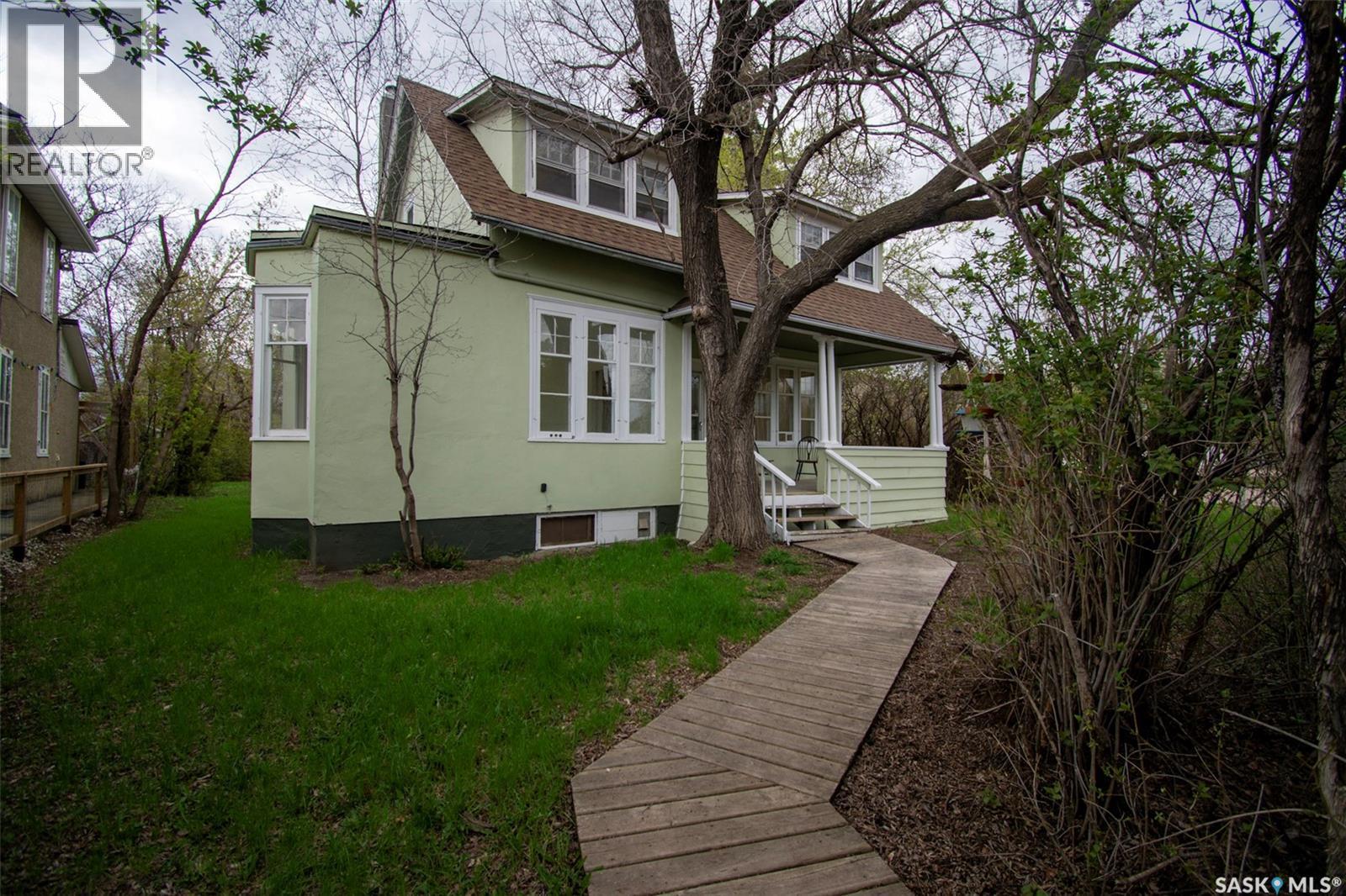 760 James STREET N - 1