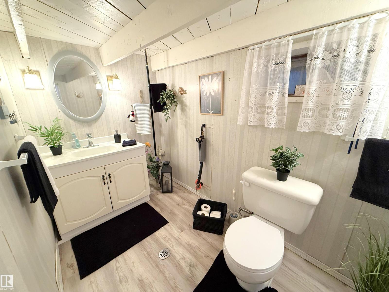 #56 4521 LAKESHORE RD - 25