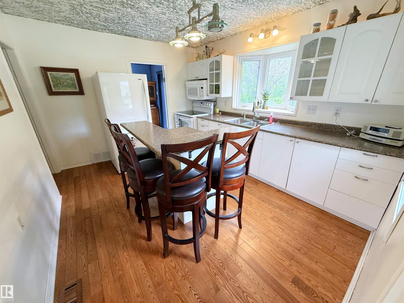 #56 4521 LAKESHORE RD - 12