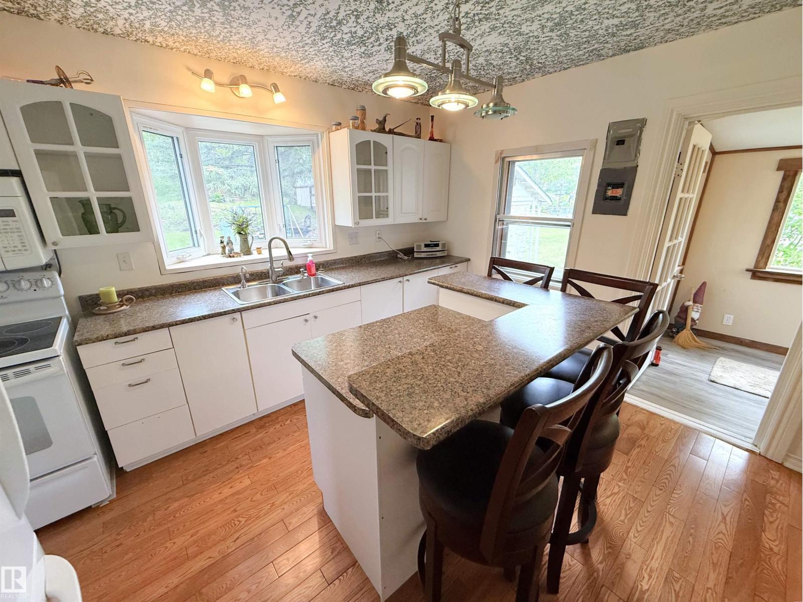 #56 4521 LAKESHORE RD - 9