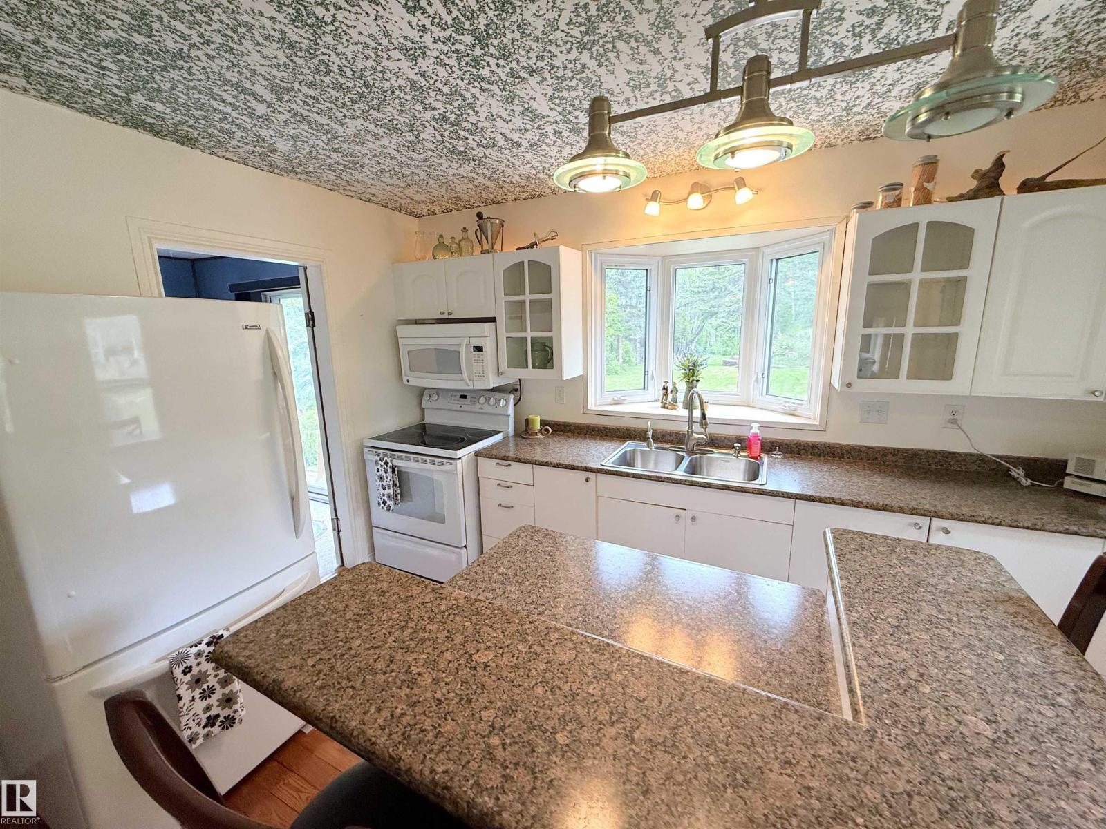 #56 4521 LAKESHORE RD - 11