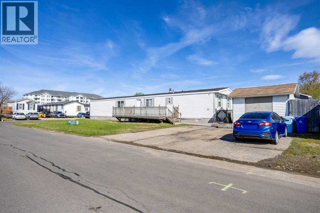 101 Clausen Crescent - 1